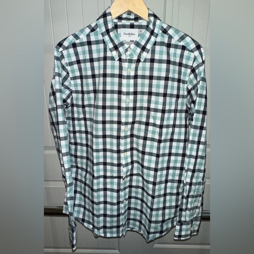 Goodfellow & Co long sleeve button down shirt, sizes M, Excellent condition.